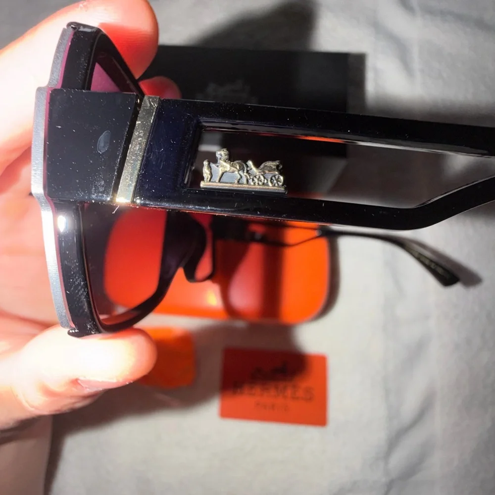 Hermes Women's Oversized Square Sunglasses in Black with Orange Case - Picture 2 of 3